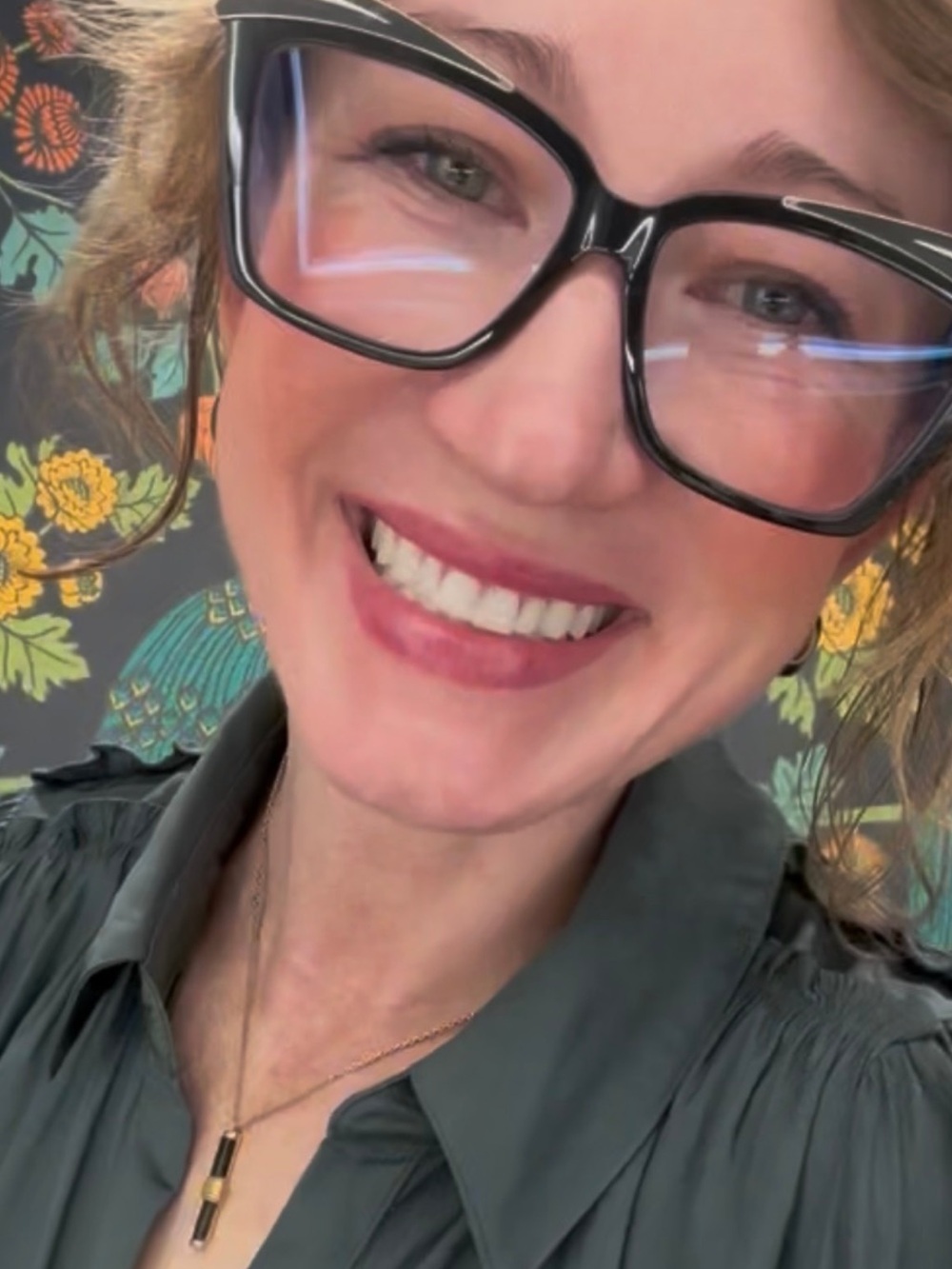 Ellls_loves is live! - Picture 2 of 5